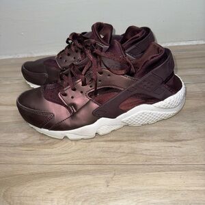 Nike Air Huarache Run Sneakers | Metallic Mahogany | Size 8.5 Women’s Worn Once